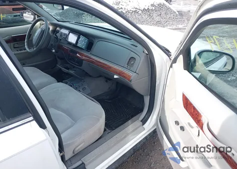 2002 Mercury Grand Marquis Gs z USA, uszkodzony, nr VIN 2MEFM74W92X653712